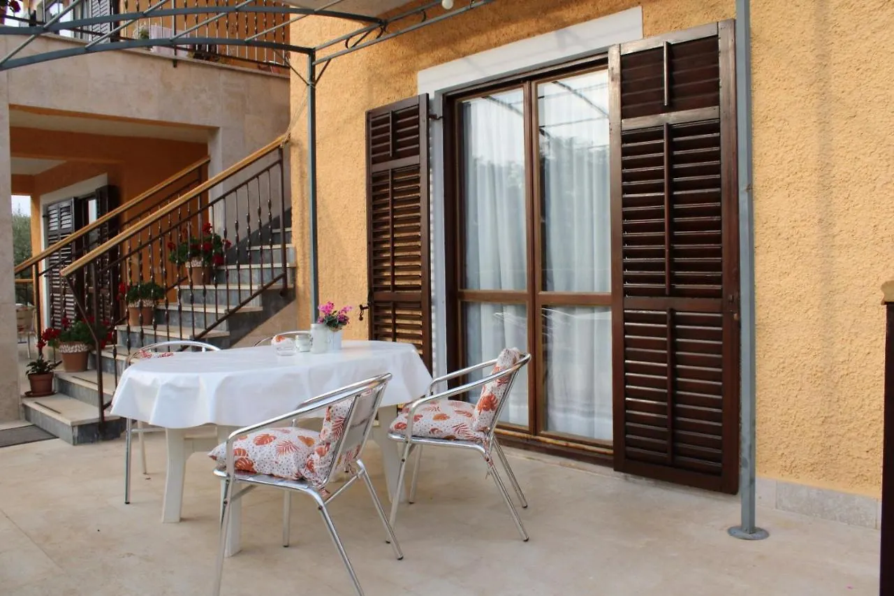 Lily'S Lovely Apartments Fazana Croatia