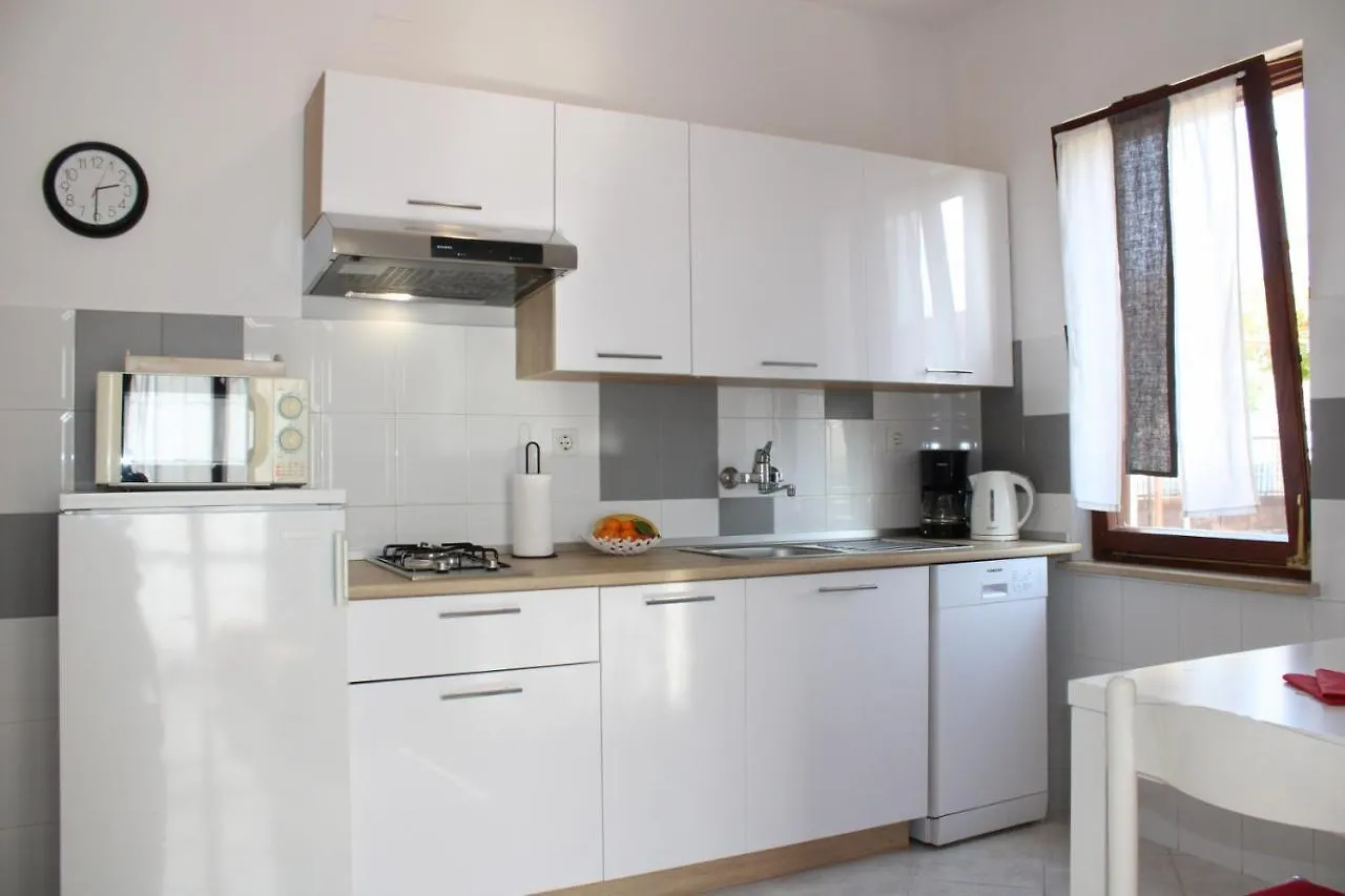 Lily'S Lovely Apartments Fazana 0*,