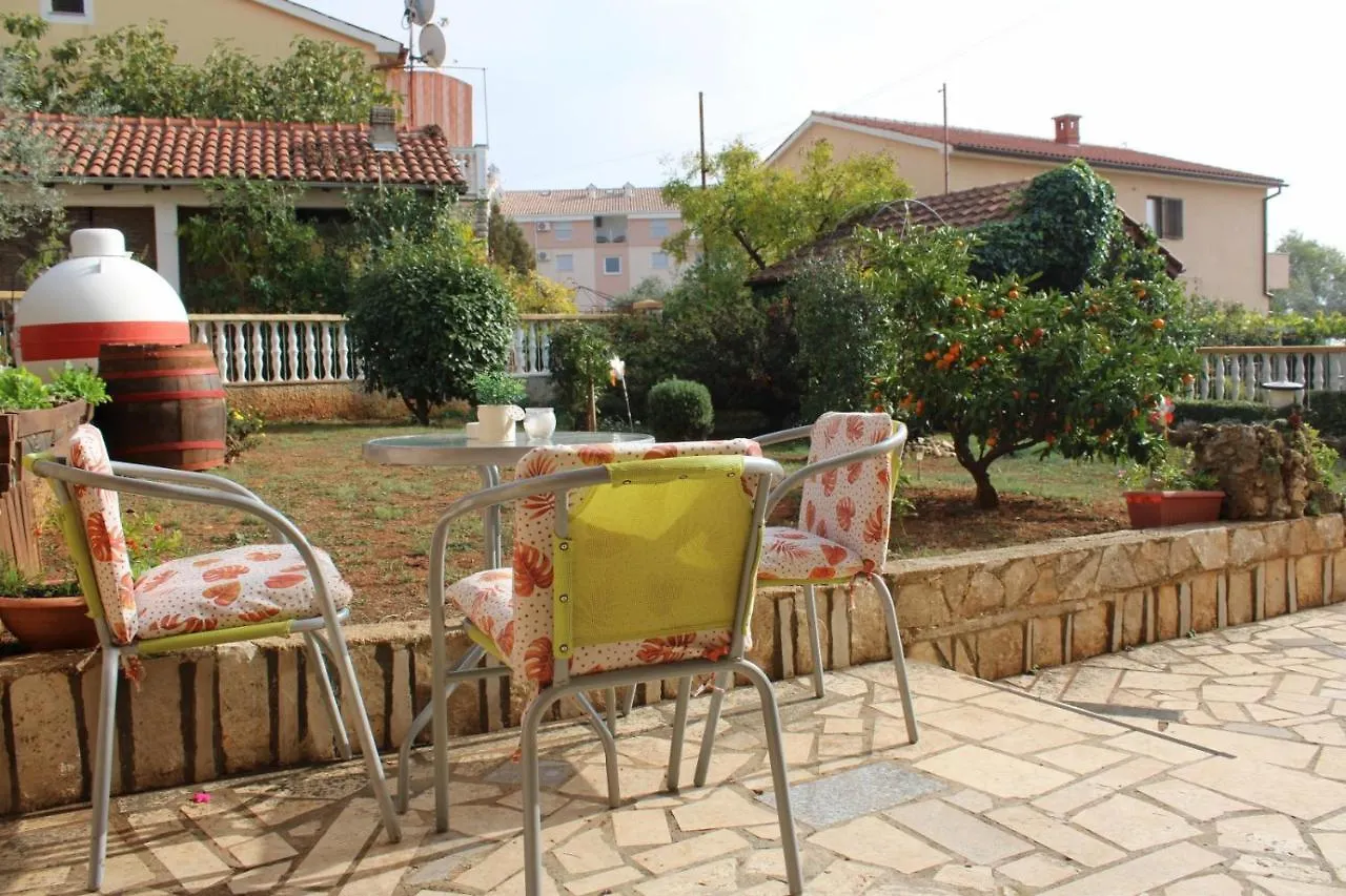 Lily'S Lovely Apartments Fažana
