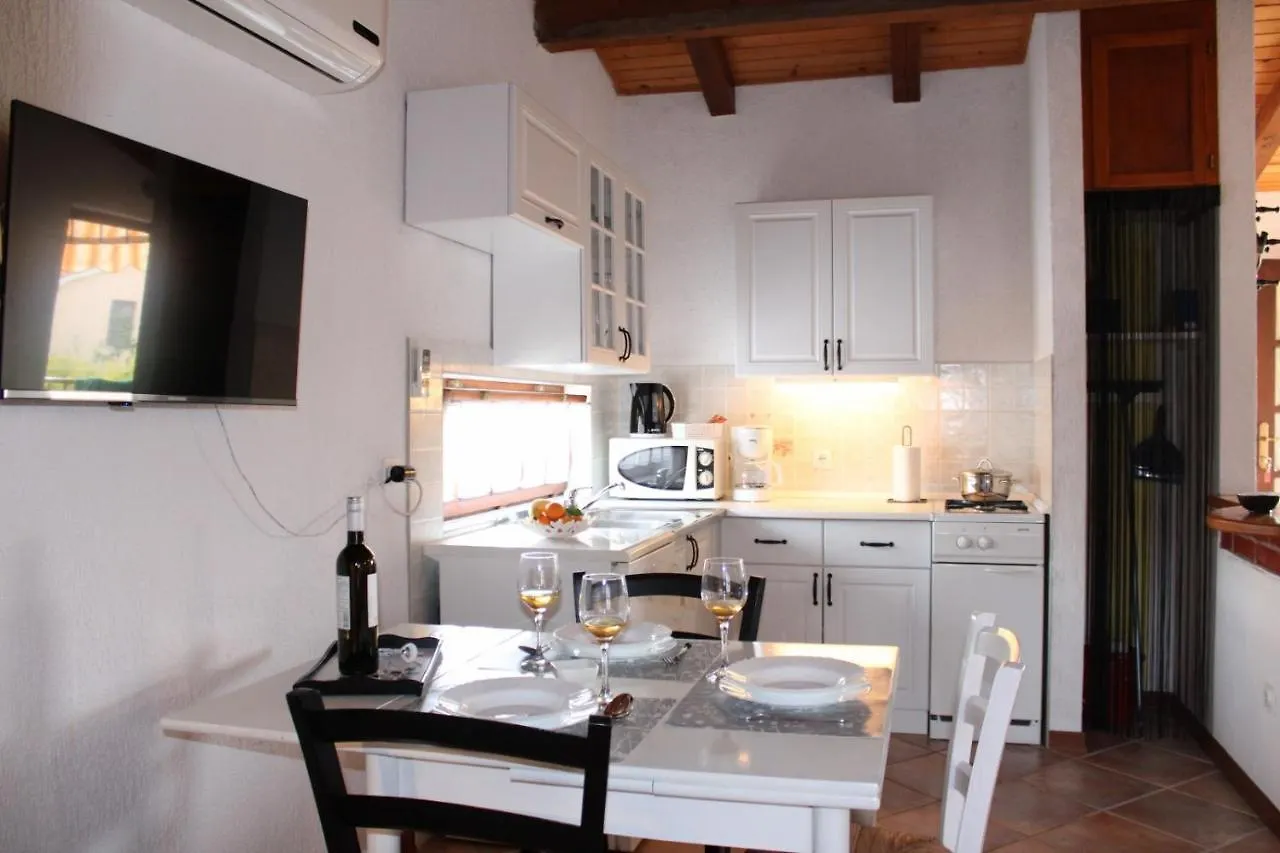 Lily'S Lovely Apartments Fazana Croatia