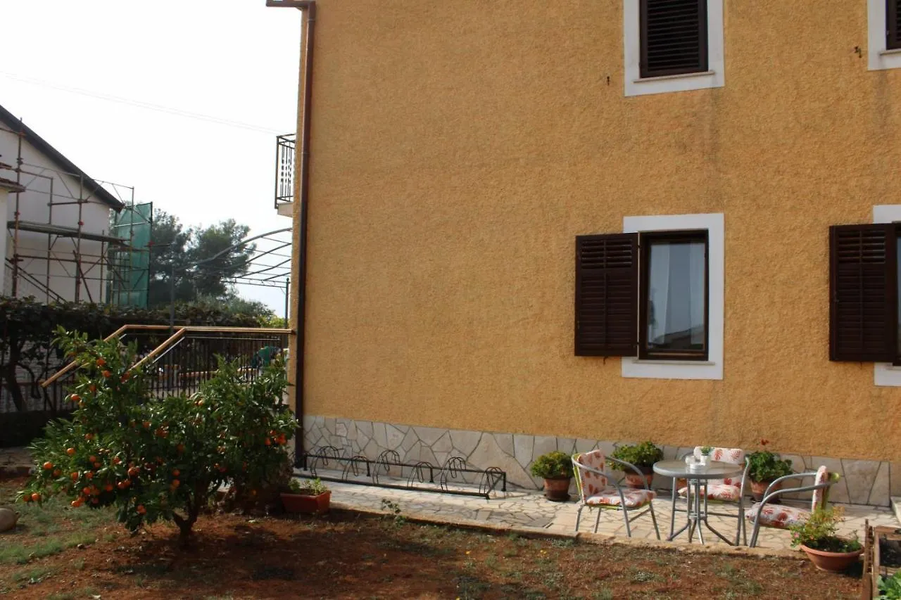 Lily'S Lovely Apartments Fažana