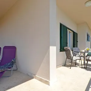 apartment-mar-deluxe.hotels-in-trogir.com/
